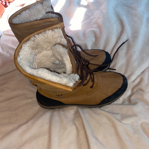 Women’s Like new Ugg Adirondack iii boots size 10